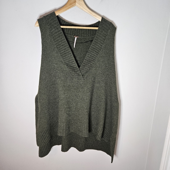 Free People Sweaters - Free People Green Wool Vest Oversized Hannah Heathered V Neck M Medium